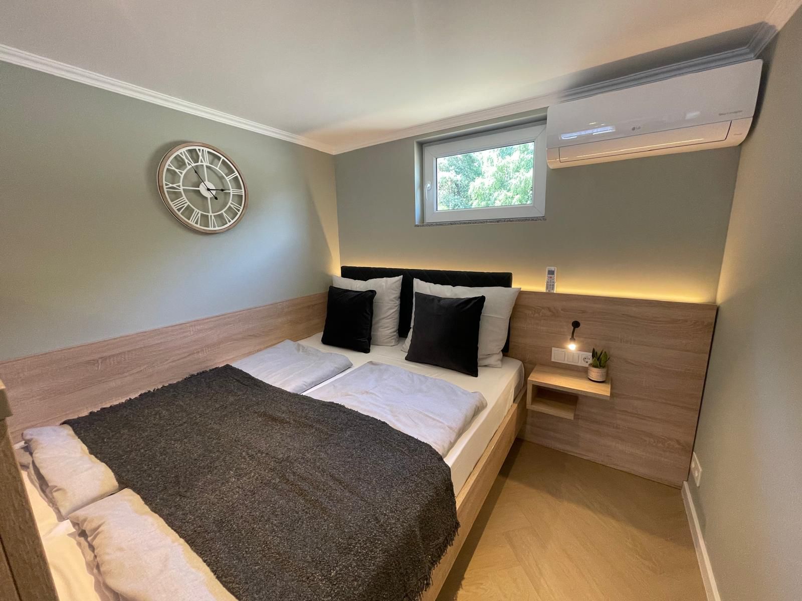 The Five Studios – Premium Room